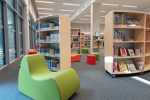 Schulbibliothek in der Bertholt Brecht Schule