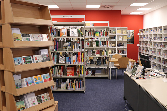 Raum in der Schulbibliothek im Berufsbildungszentrum