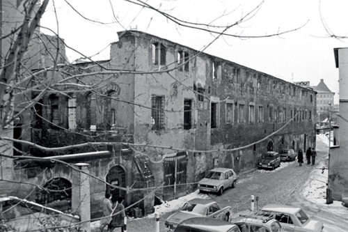 Auch Jahrzehnte nach Ende des Zweiten Weltkriegs blieb das Katharinenkloster nur eine Ruine. Fotografie, 1976 © Stadtarchiv Nürnberg