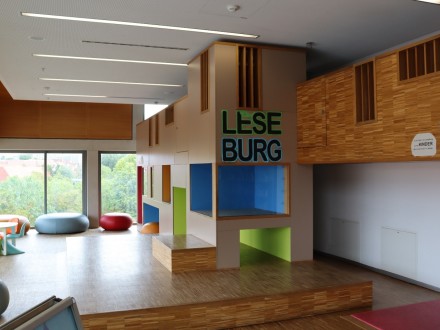 Das Bild zeigt die Lese·burg auf der Ebene L3 in der Stadt·bibliothek Zentrum.