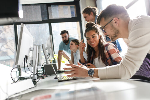 Teamwork © BalanceFormCreative / Adobe Stock