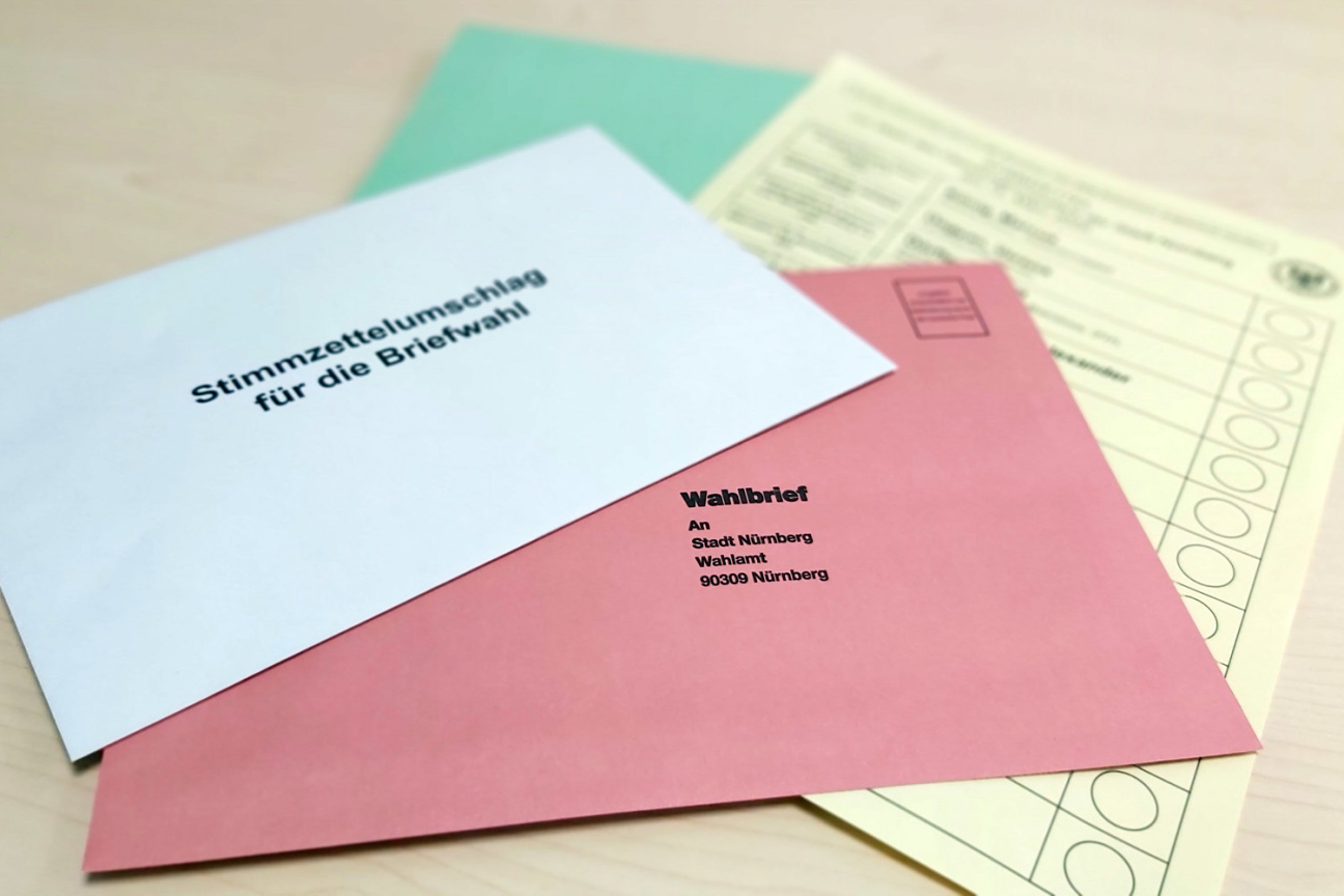 Briefwahlunterlagen Kommunalwahl, Bild © Heike Bauer / Stadt Nürnberg