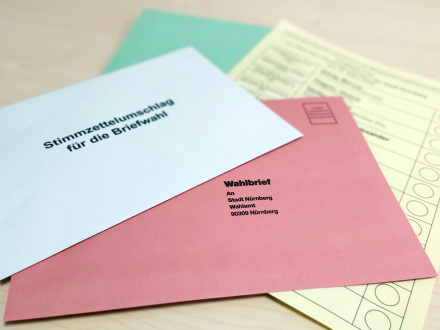 Bild © Heike Bauer / Stadt Nürnberg Foto von Brief·wahl·unterlagen für die Kommunal·wahl., Bild © Heike Bauer / Stadt Nürnberg