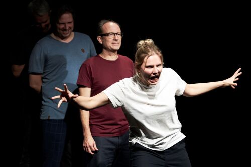 Mitglieder des Schauspielensembles beim Improtheater