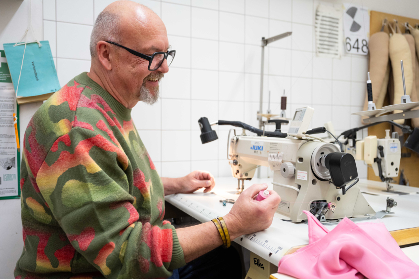 Gunther Bickel Damenmaßschneider im Theater Nürnberg, Bild © Christine Dierenbach