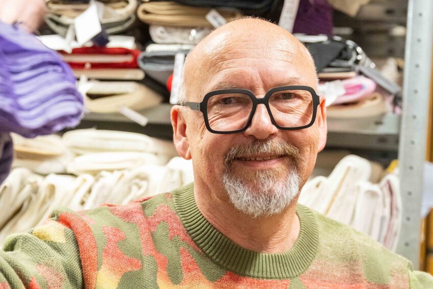 Gunther Bickel im Portrait. Im Stofflager der Damenschneiderei im Theater Nürnberg