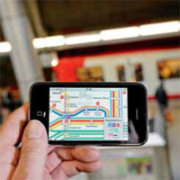 Handy als hilfreicher Begleiter: öffentliches Verkehrsnetz auf dem Smartphone