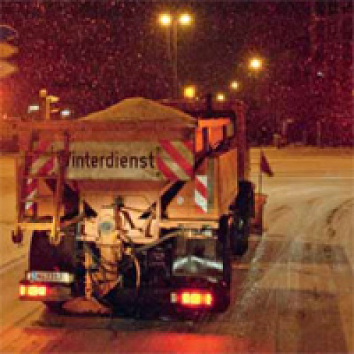© Christine Dierenbach Bei Schneefall ist der Winterdienst der Stadt Tag und Nacht gefordert, hier bei einer Räumfahrt an der Ecke Kilianstraße © Christine Dierenbach