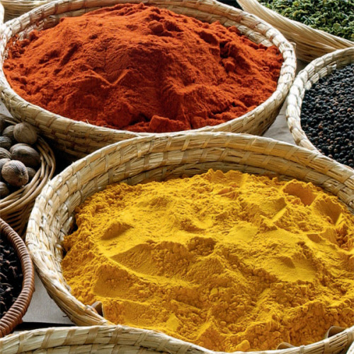 NH 98: Behälter voller Gewürze © Bild: Schuco-Gewürze