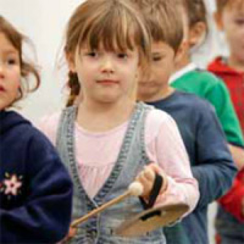 © Guilia Iannicelli Musik ist Trumpf: kleine Mädchen und Jungen können beim gemeinsamen Musizieren ihre Fertigkeiten ausprobieren. © Guilia Iannicelli