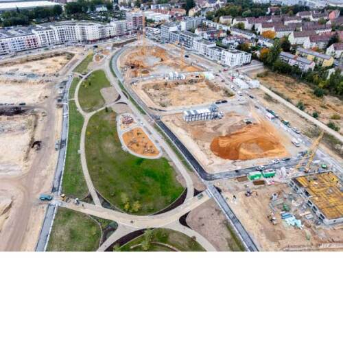 Vom Bahnhof zum Quartier: Lichtenreuth nimmt mehr und mehr Gestalt an. Bis zu 6.000 Menschen werden dort einmal wohnen, ebenso viele Studentinnen und Studenten bis 2040 an der Technischen Universität Nürnberg (UTN) lernen – eine Modell-Uni, die das Thema Künstliche Intelligenz mit innovativer Lehre verbindet. Erste Einblicke. © Thomas Tjiang / Stadt Nürnberg