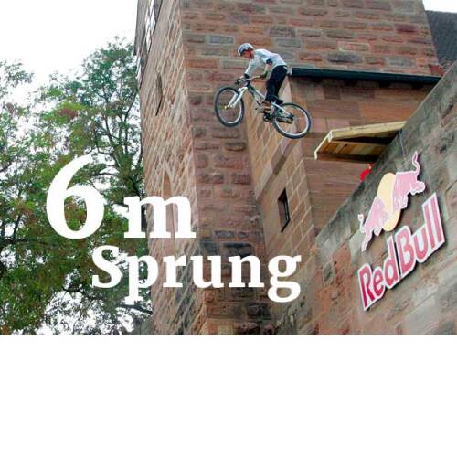 © Roland Fengler Sprung eines Mountainbikers von einer Mauer der Kaiserburg © Roland Fengler