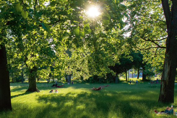 ntspannte Atmosphäre im Grünen: Der Cramer-Klett-Park hat Erholungssuchenden viel zu bieten.
