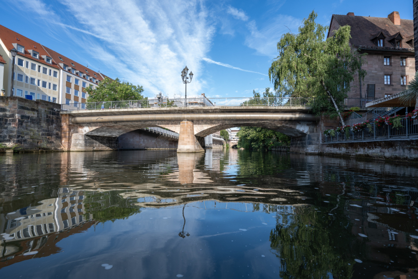 Foto: Pegnitz flussabwärts mit Heubrücke., Bild © Stadt Nürnberg