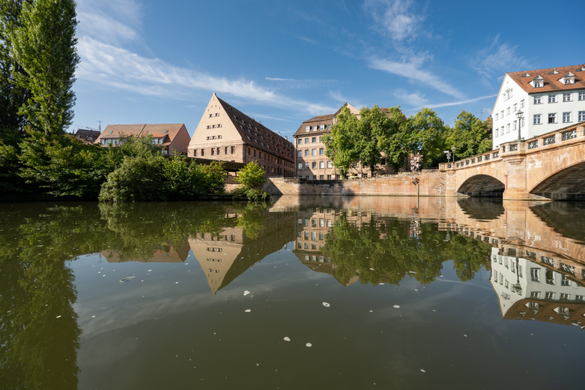 Foto: Pegnitz mit Maxbrücke und Unschlitthaus, Bild © Christine Dierenbach / Stadt Nürnberg