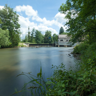 ( Bild: Christine Dierenbach / Stadt Nürnberg ) Im früheren Fabrikgut Hammer wurde Messingblech hergestellt. Die N-Ergie erzeugt heute an dieser Stelle in einem Wasserkraftwerk Strom.
