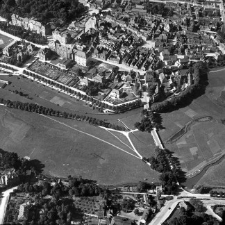 ( Bild: Stadtarchiv / Stadt Nürnberg ) Wo sich heute der Wöhrder See erstreckt, reichten früher die Pegnitzauen bis zur Wöhrder Wiese, wie diese Aufnahme von 1927 zeigt.