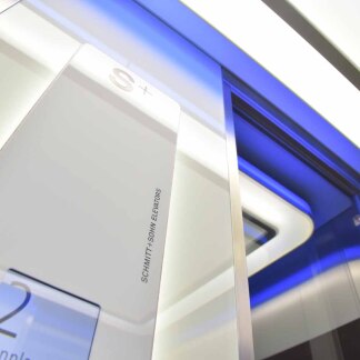 Aufzug der Firma Schmitt und Sohn