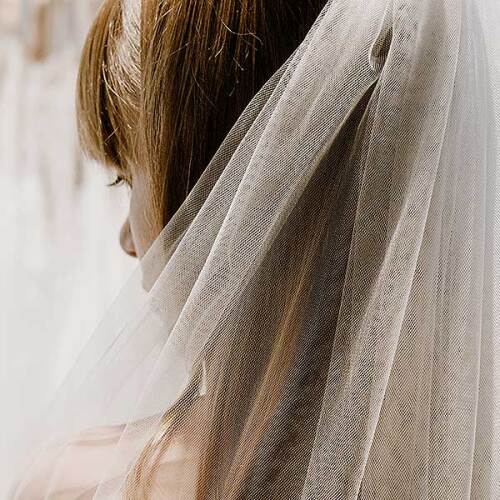 © Christine Dierenbach / Stadt Nürnberg Junge Braut mit Schleier. © Christine Dierenbach / Stadt Nürnberg