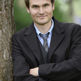 Nach seinem Umzug nach Nürnberg hat Felix Voss (Fabian Hinrichs) den Posten des Hauptkommissars übernommen und leitet mit seiner Kollegin Ringelhahn die Mordkommission Franken.