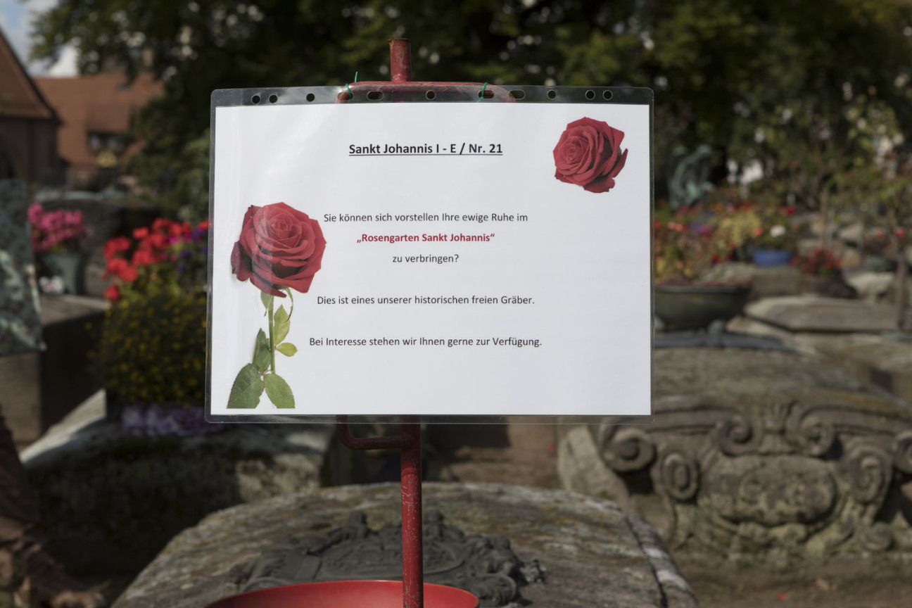 Hinweisschild für freie Grablegen auf dem Johannisfriedhof., Bild © Jonathan Danko Kielkowski