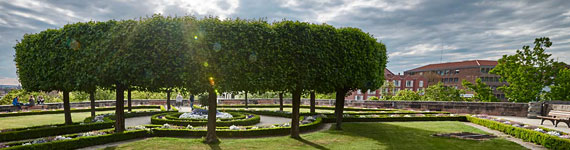 Burggarten im Sommer.