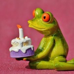 Happy Birthday Frosch mit Torte
