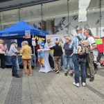 Foto Info-Stand des Stadtseniorenrats am Weltseniorentag in der Fußgängerzone