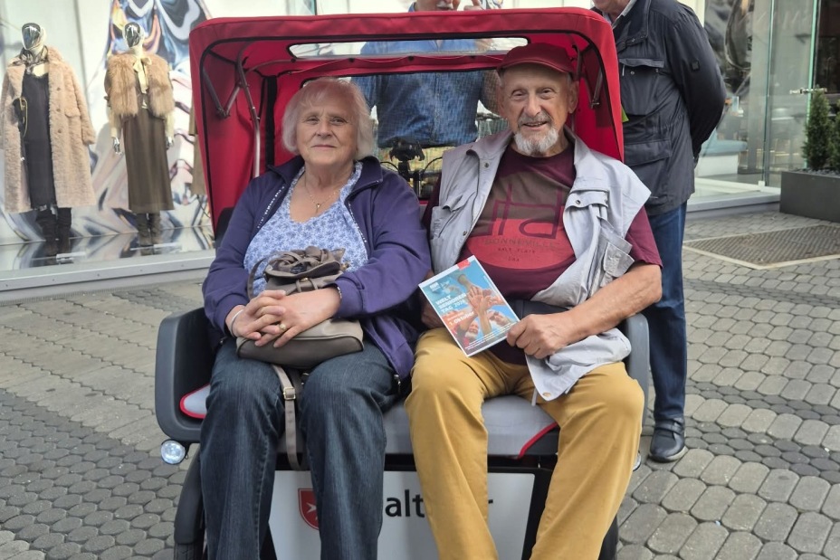 Bild © MzH / Stadtseniorenrat Nürnberg Rikscha Service der Malteser am Weltseniorentag, Bild © MzH / Stadtseniorenrat Nürnberg