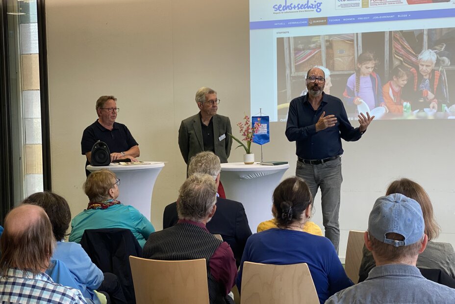 Bild © MzH / Stadtseniorenrat Nürnberg ... aus dem Nähkästchen des Magazins sechs+sechzig - Im Gespräch mit den Machern des Seniorenmagazins., Bild © MzH / Stadtseniorenrat Nürnberg