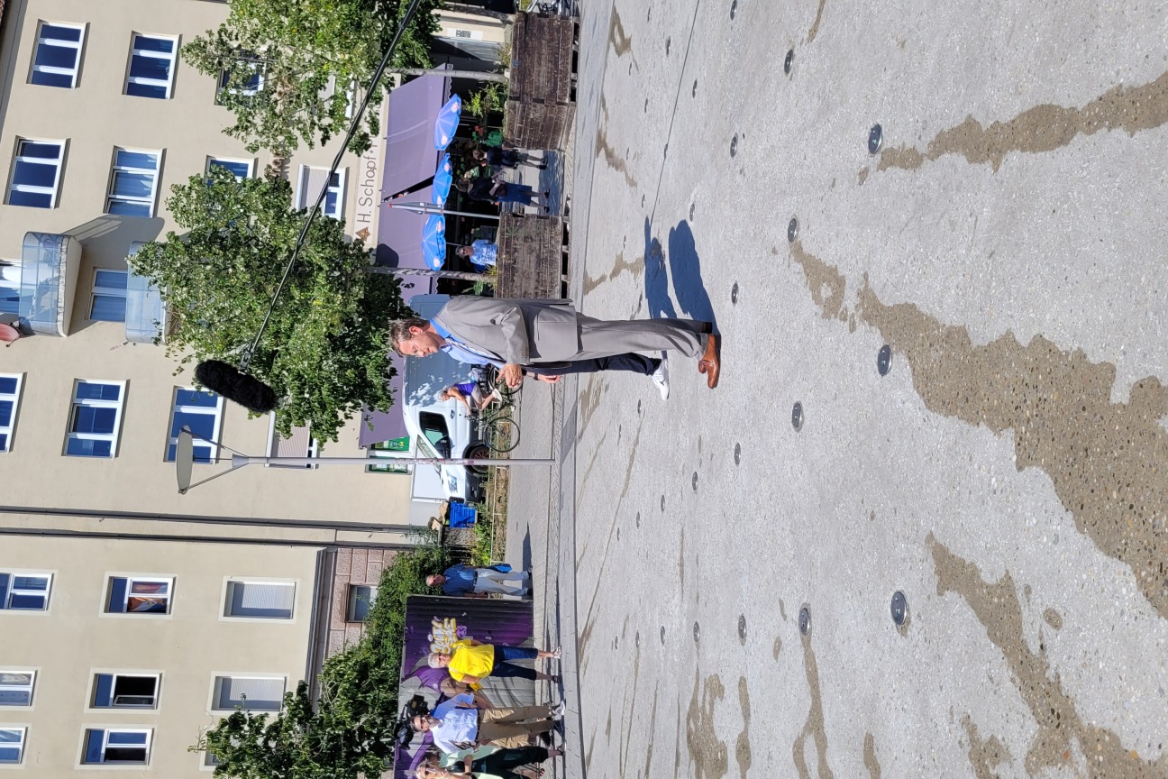 Eröffnung des Brunnens durch OB König und Baureferent Ullrich