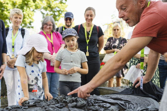 Familienführung auf dem Johannisfriedhof im Rahmen der Stadtverführungen