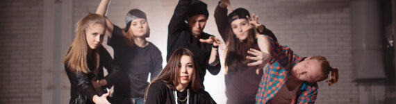 final pose of young people in dancing performance.the end of show.