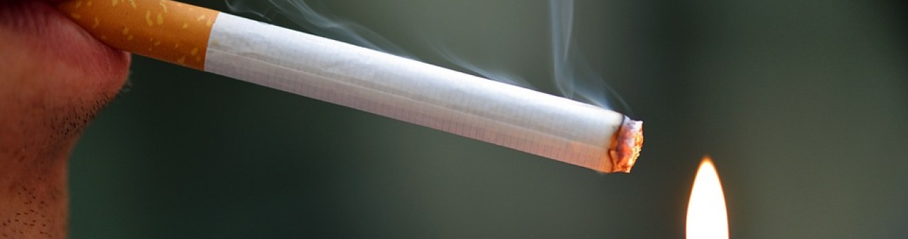 Bild © Bild: CC0 Public Domain Zigarette wird angezündet, Bild © Bild: CC0 Public Domain