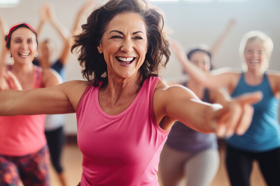 Ältere Frau, die Sport macht