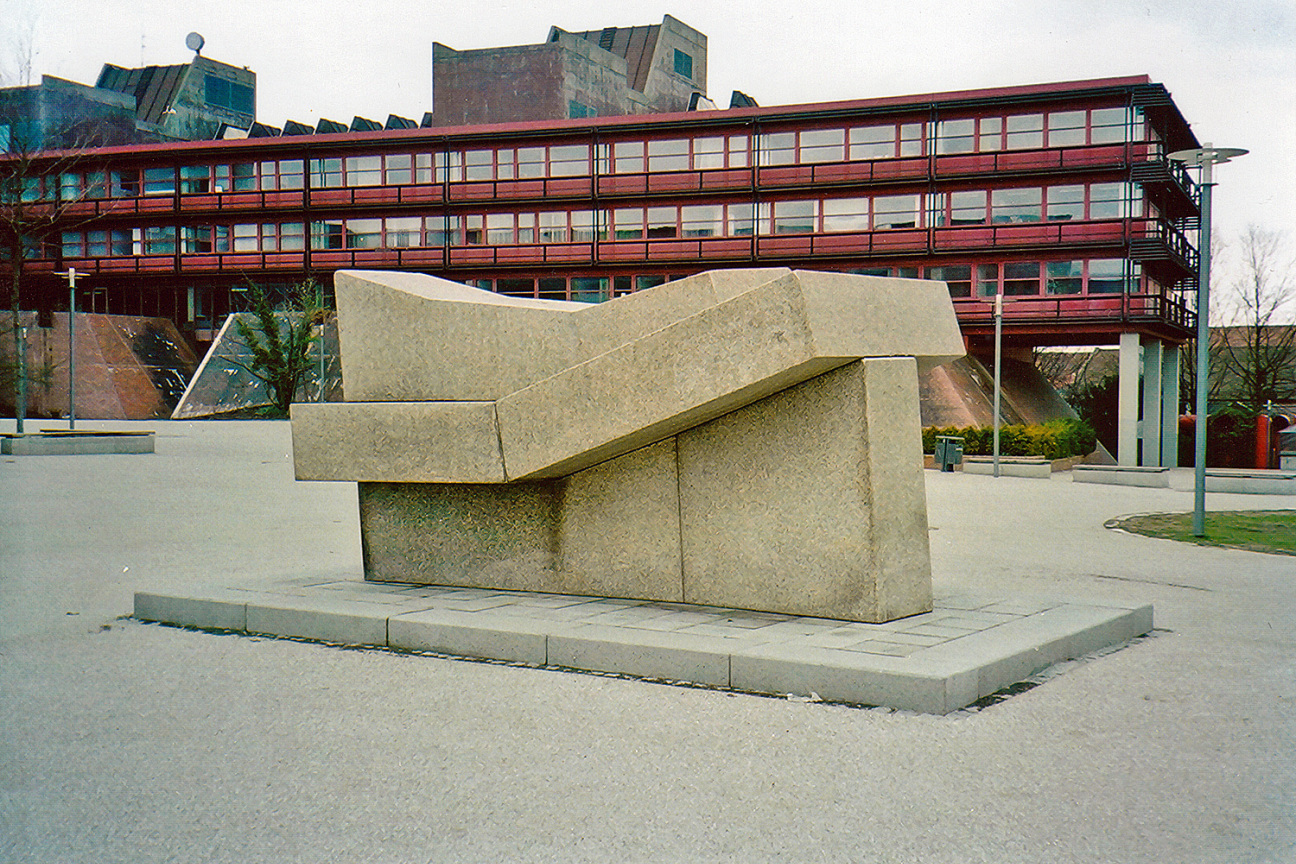 Kornbrust Leo Nürnberger Stein, 1971 Granit Skulptur, Bild © Hermann Rühl