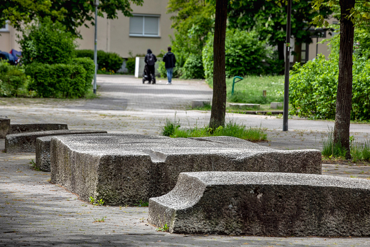 Bild © Bild: Stefan Hippel Japan Bildhauergruppe Tisch, 1971 Granitblöcke in einer Reihe, Bild © Bild: Stefan Hippel