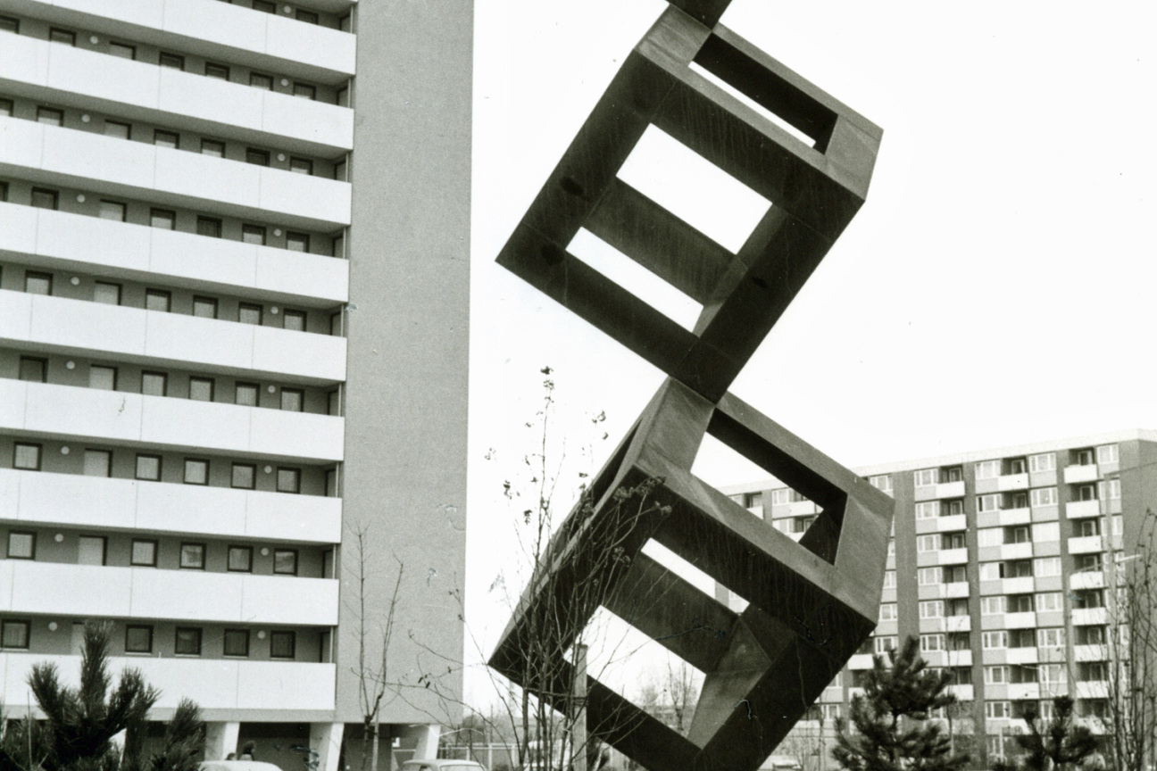 Joachim Wolff Ohne Titel 1971 drei übereinandergestapellte Würfeln, Bild © StadtAN A 40 Nr / Stadtarchiv Nürnberg
