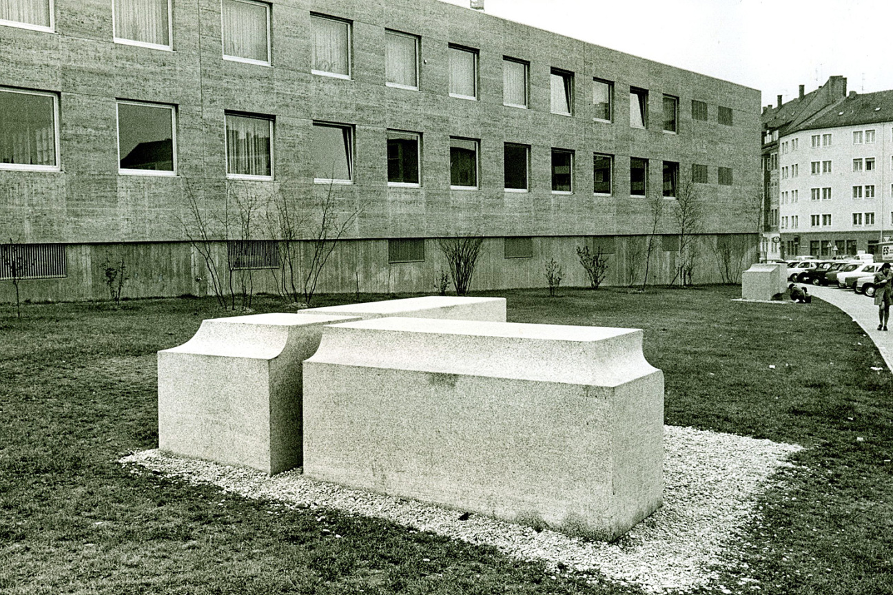 A.D. Trantenroths Granit Kunstwerk Ohne Titel 1971, Bild © Bild: StadtArchiv Nürnberg A 40 L 1141 U