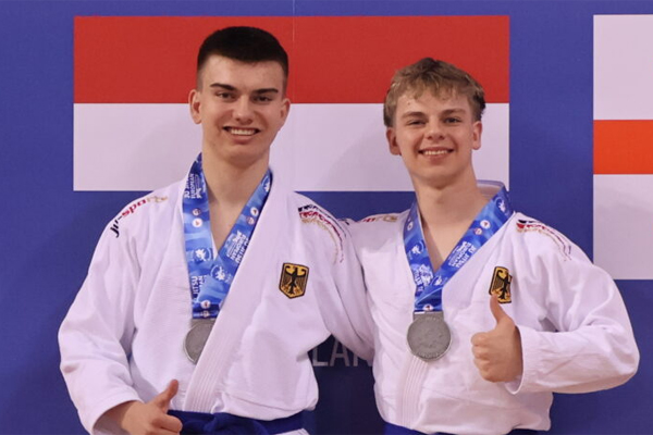Jonas Hertl (links) mit seinem Partner Johannes Rückert bei der Ju-Jutsu Europameisterschaft 2026 in Heraklion.