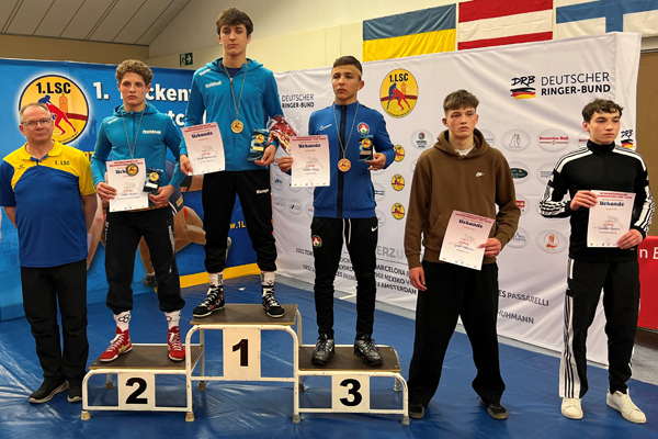 Mark Barnowski triumphiert die U17-Freistilklasse beim stark besetzten Turnier in Luckenwalde.