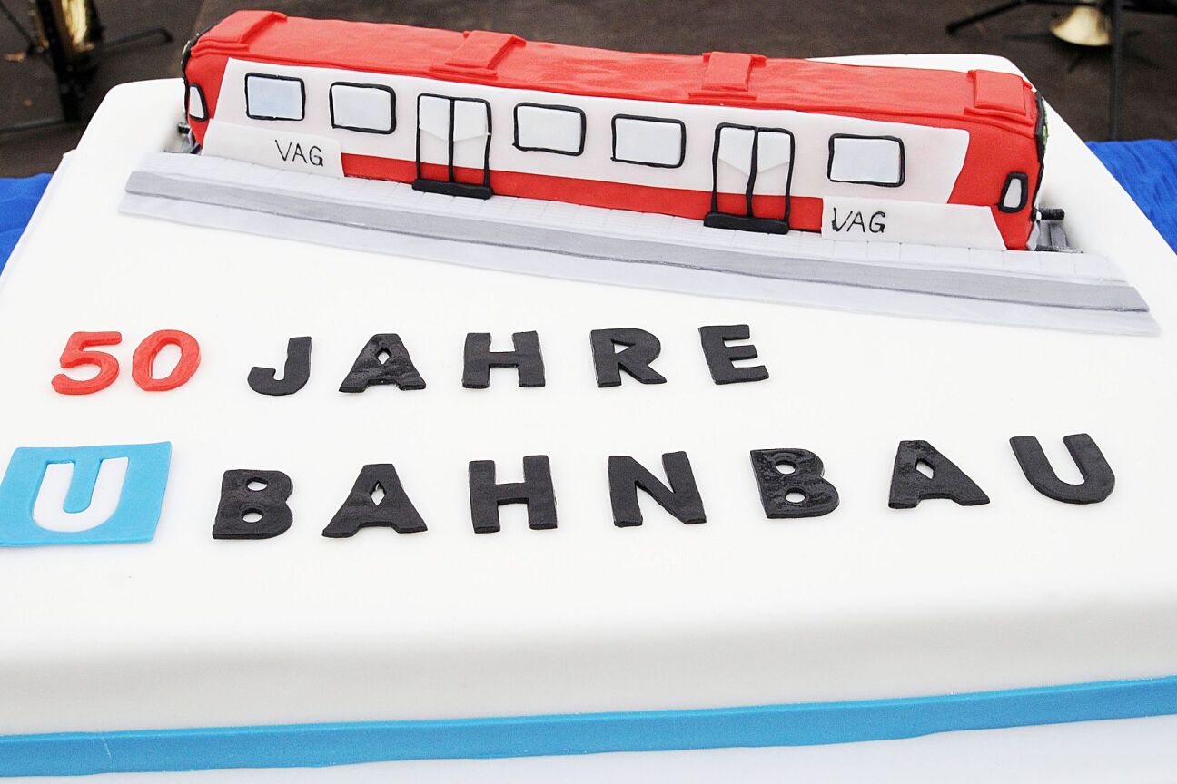 Bild © Die Jubiläumstorte von der Berufsschule 3 Nürnberg Jubiläumstorte 50 Jahre U-Bahnbau Nürnberg, Bild © Die Jubiläumstorte von der Berufsschule 3 Nürnberg