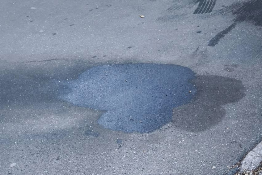 Ölfleck auf versiegelter Fläche, Bild © Stadt Nürnberg