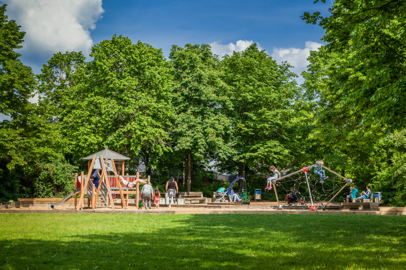 Spielplatz an der Kreuzkirche, Bild © Chandra Moennsad / Stadt Nürnberg / Umweltamt Blick auf den Spielplatz an der Kreuzkirche, Bild © Chandra Moennsad / Stadt Nürnberg / Umweltamt