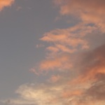 Himmel mit Wolken im Abendrot