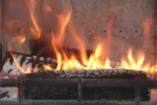 Holzfeuer im Kaminofen © Bild: Stadt Nürnberg Umweltamt