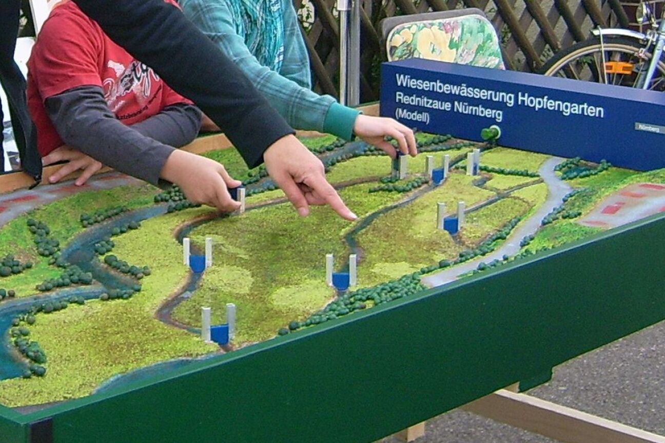 Bild © Untere Naturschutzbehörde / Stadt Nürnberg waesserwiesen_verbaende, Bild © Untere Naturschutzbehörde / Stadt Nürnberg