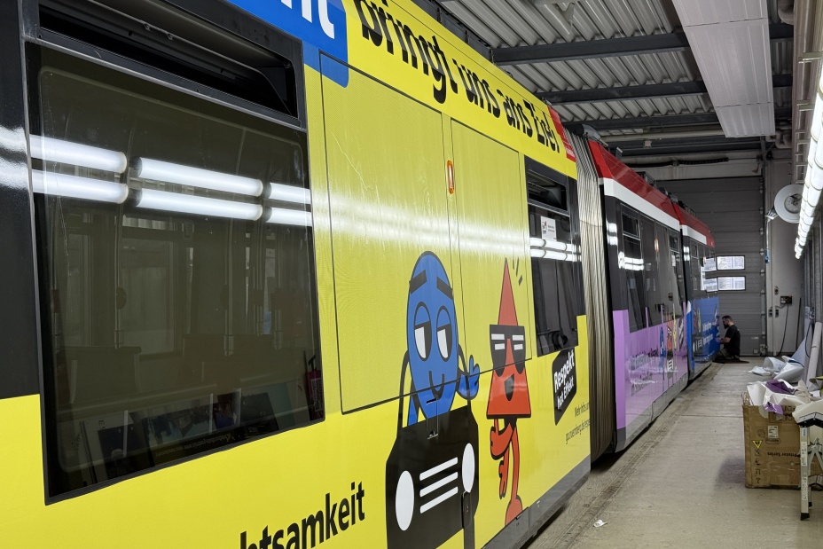 Beklebung Tram finaler Schliff, Bild © Stadt Nürnberg