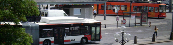 Bus und Straßenbahn am Nürnberger Hauptbahnhof