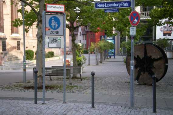 Fußgängerzone Rosa-Luxemburg-Platz